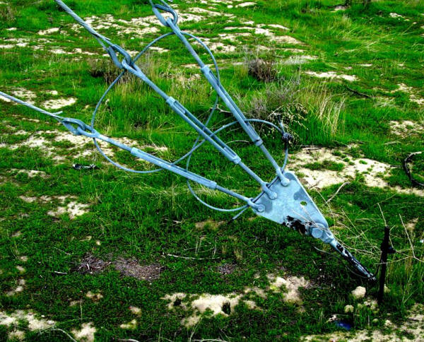 Typical anchor support with a copper rod ground connection